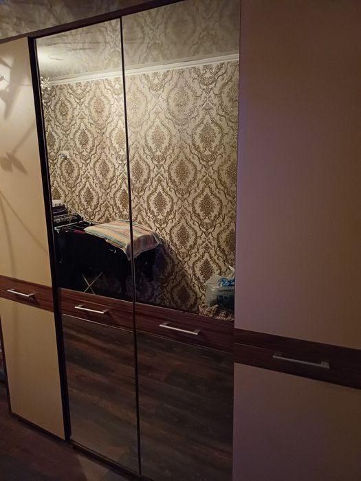 Большой шкаф для спальни.