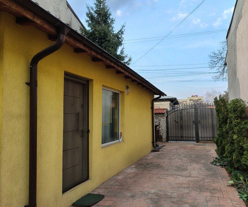 Corp de casa de inchiriat