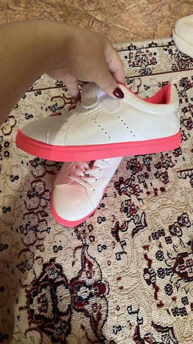 Продам кроссовки