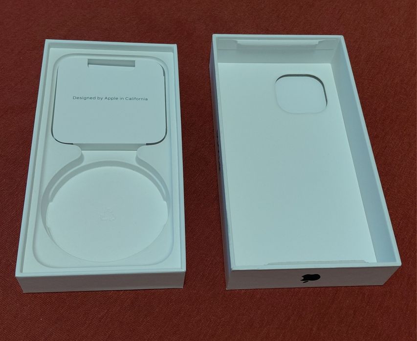 Cutie pentru telefon iPhone 15 Black de 256Gb.Nou.
