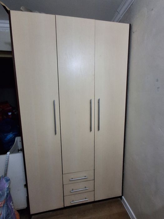 Продам двухсторонний шкаф