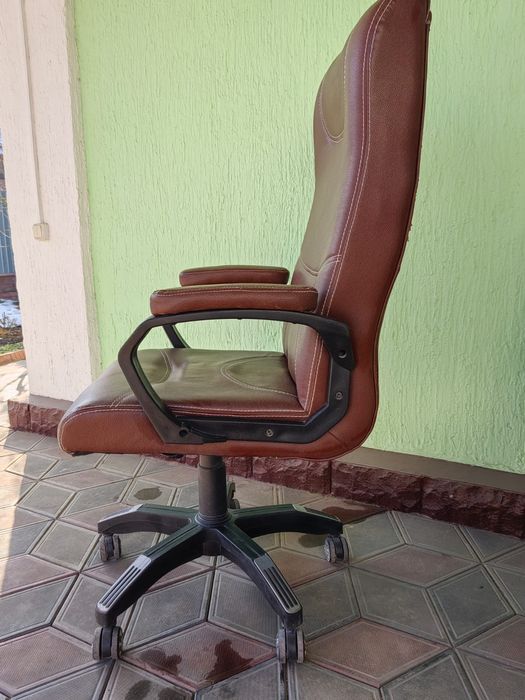 Продам кресло офисное