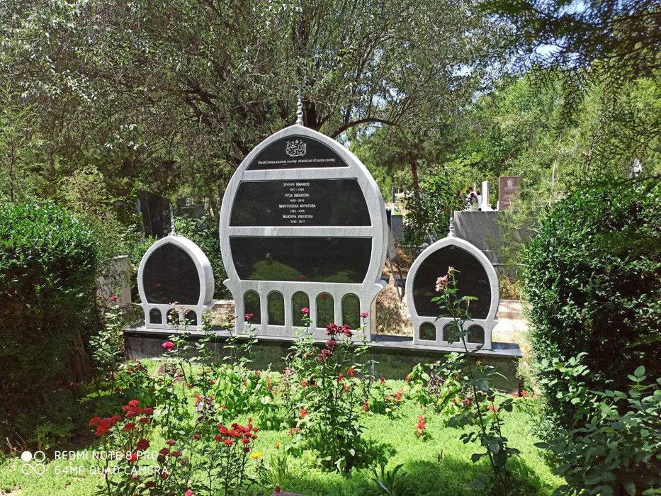 Памятники из мрамора и гранита