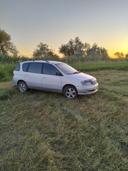 Тойота ипсум сатылады.