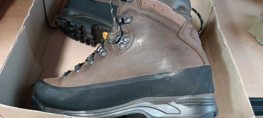 Vand bocanci impermeabili iarna de dama Lomer Pelmo marime 38