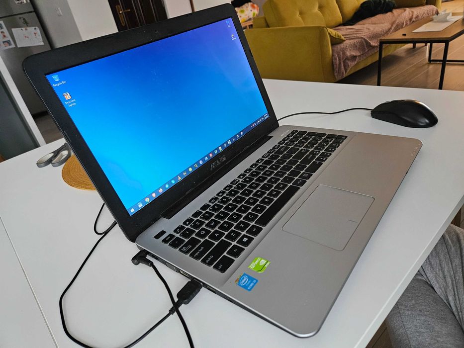 Laptop + Rucsac [8Gb RAM, SSD Samsung 850 pro 256 GB + 1TB HDD]