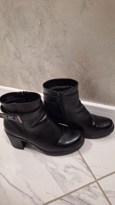 Дамски кожени боти