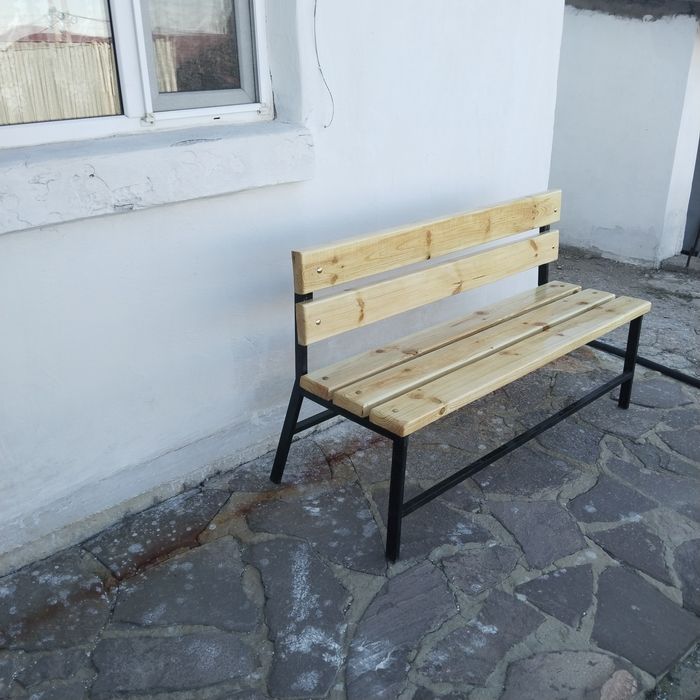 Садовая лавочка со спинкой