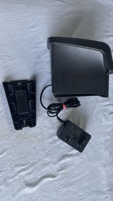 Incarcator si dock incarcare aspirator Miele Triflex HX1