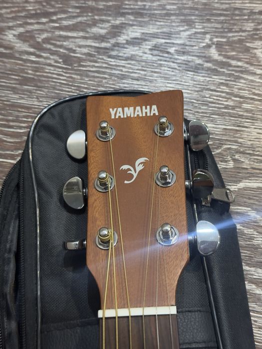 Yamaha F370 в идеале + чехол, каподастр, медиаторы