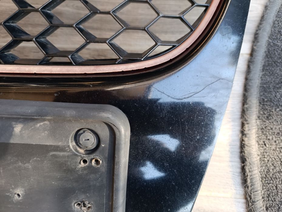 Vând grila fata golf V GTI