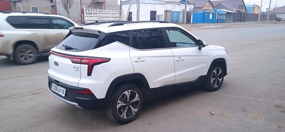 Продам автомобиль JAC JS4