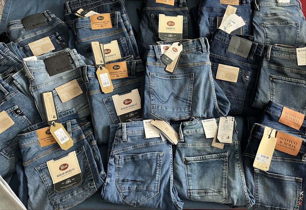 Jeans pentru barbați.