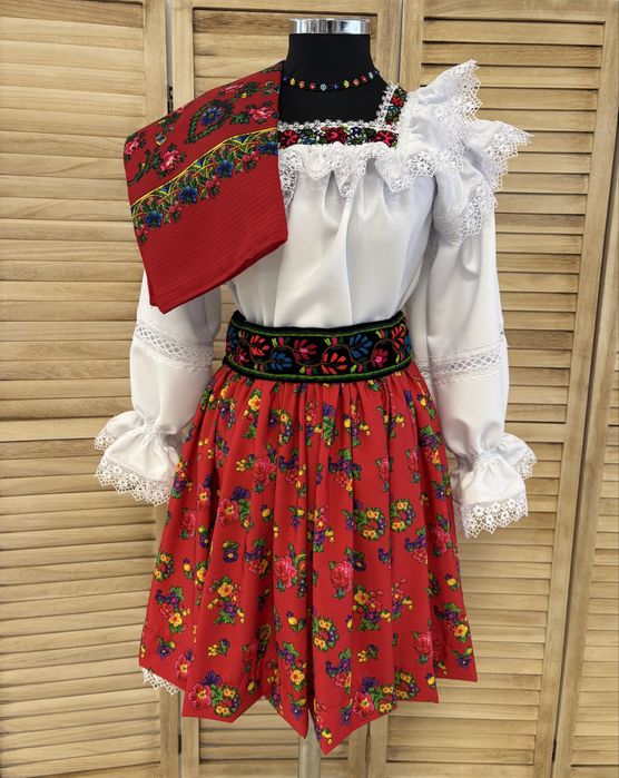 Costum traditional de Maramures pentru femei autentic