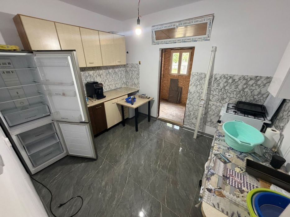 Inchiriez Casa la curte , 350mp , toate utilitatile , totul nou.