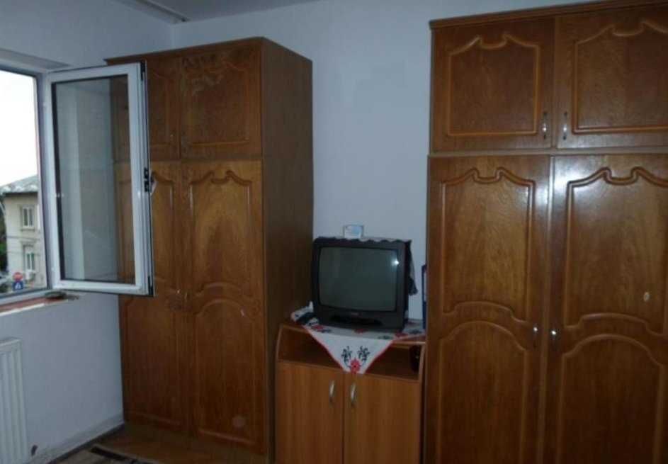 Garsoniera 3 camere de inchiriat in Ploiesti , langa UCECOM