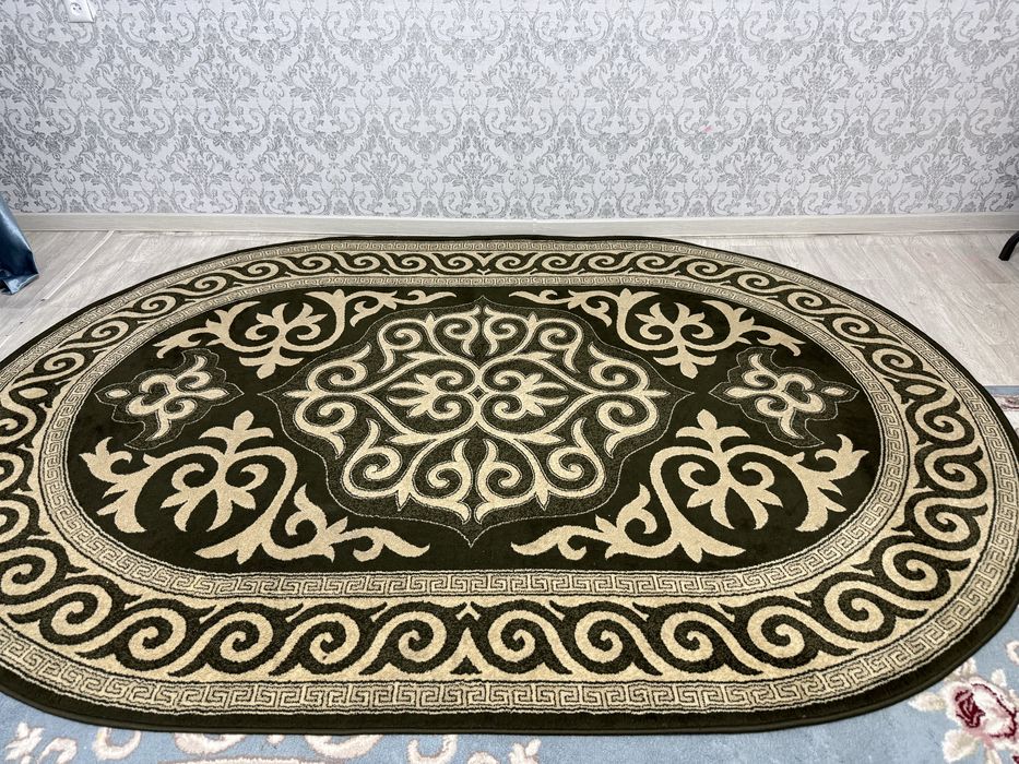Продается ковер овальный