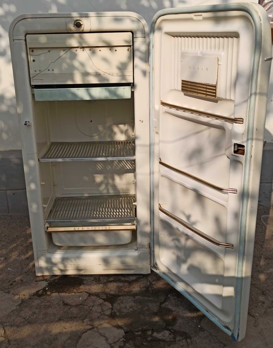 Холодильник Зил Москва в рабочем состоянии