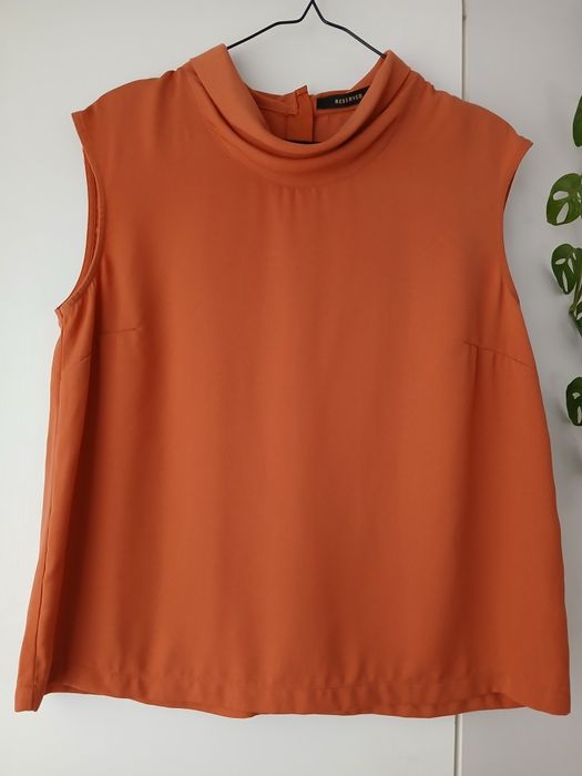 Bluza fara mâneci, Reserved