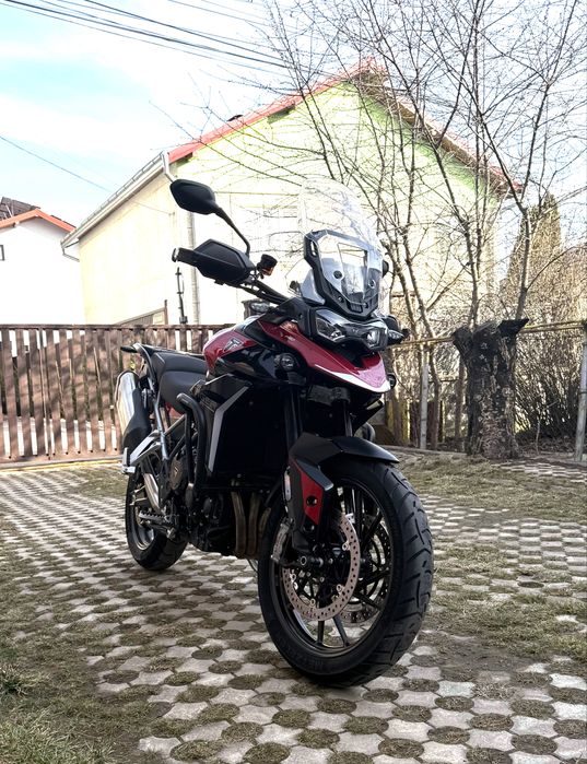 Motocicleta Triumph Tiger 900 GT PRO 2024.