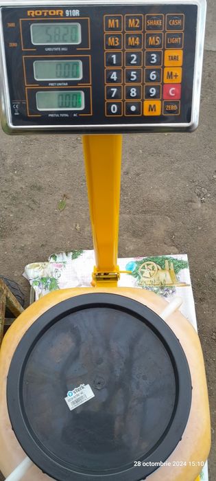 Vând en-gros miere naturală de albine.