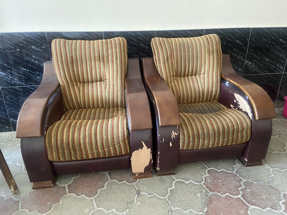 Диван,кресла,журнальный стол