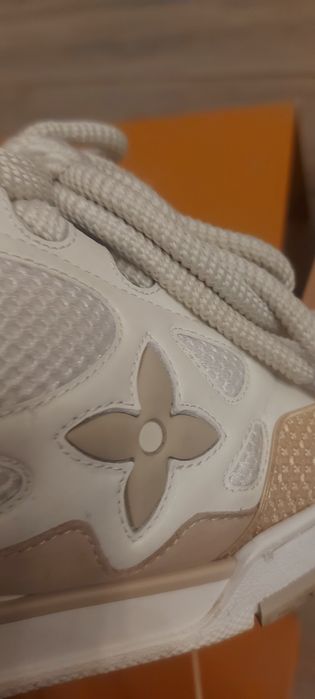 Louis vuitton skate  44 beige full box