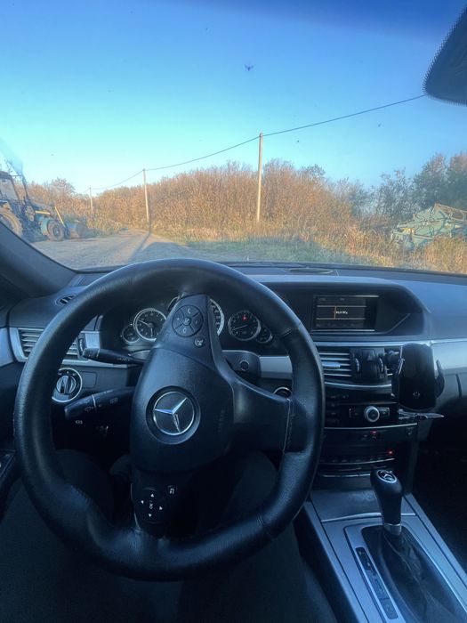 Продам машину mersedes e 200
