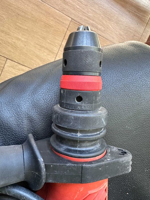 Метален патронник за Hilti ТЕ30 ,ТЕ16 и др. с 4 съчми. за закопчаване