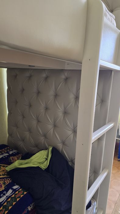 Двух ярусный кровать