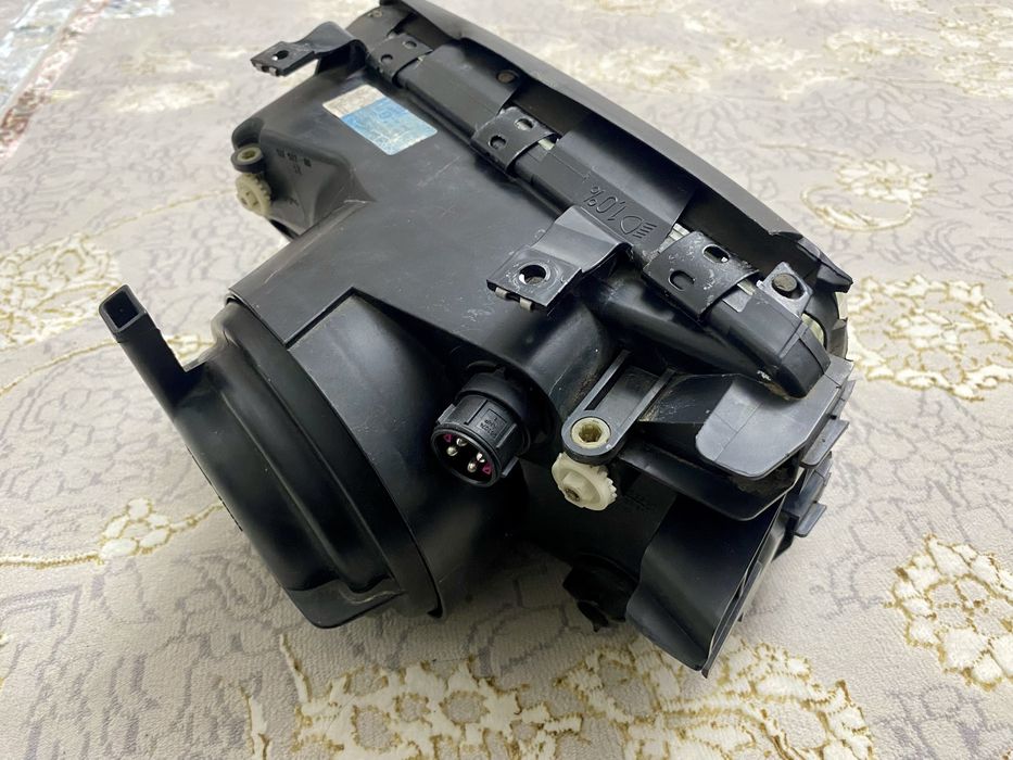 Фара Ауди 100 с4