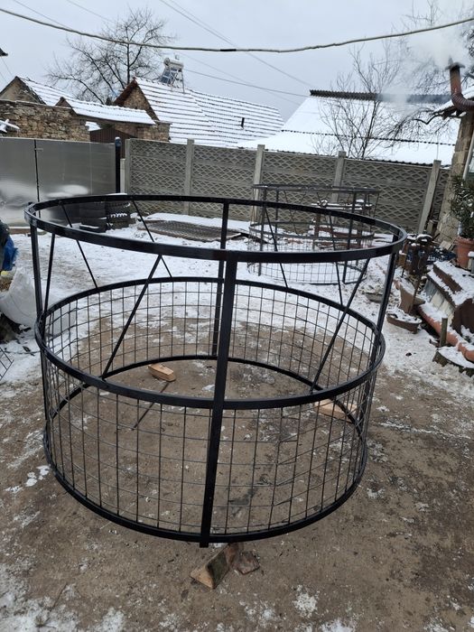 Vând hranitori vaci