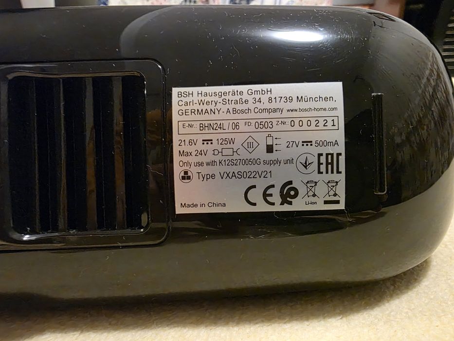 Vand aspirator de mana BOSCH Move BHN24L  0.3l, 21.6V autonomie max 45 min, High Airflow System, negru