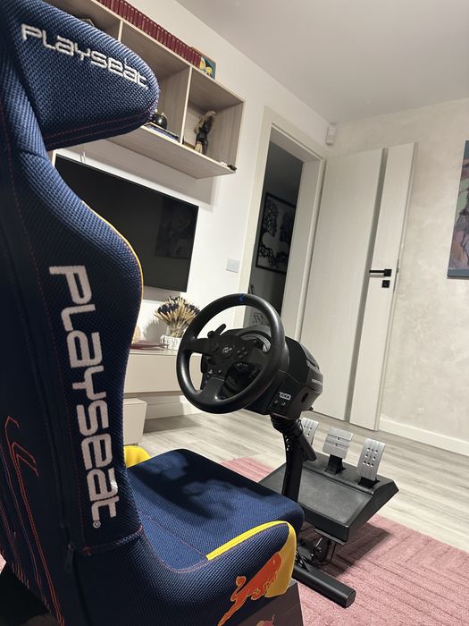 Playseat redbull +volan thrustmaster t300 rs gt