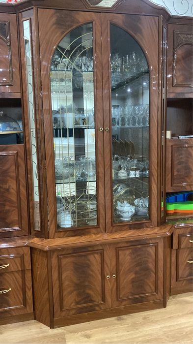 Продам сервант (буфет, стенка, горка)