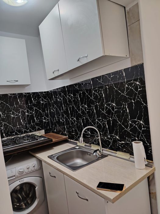 Închiriez apartament zona magazinului Reno