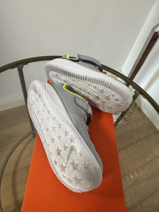 Nike ca noi marimea 23,5