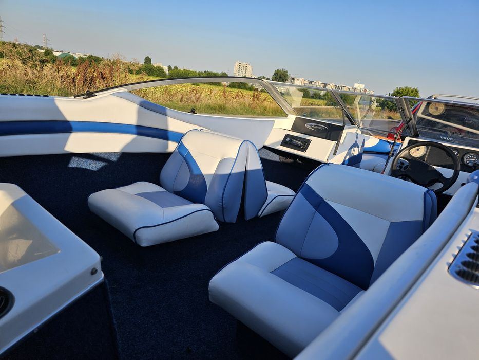 Vând barcă Bayliner