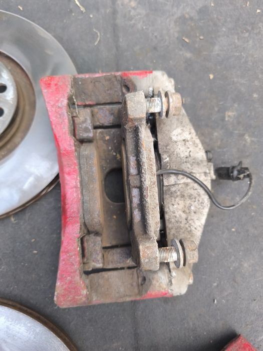 Комплект предни спирачни апарати с дискове за Ауди А4 Б6/Б7 (3.0TDI)