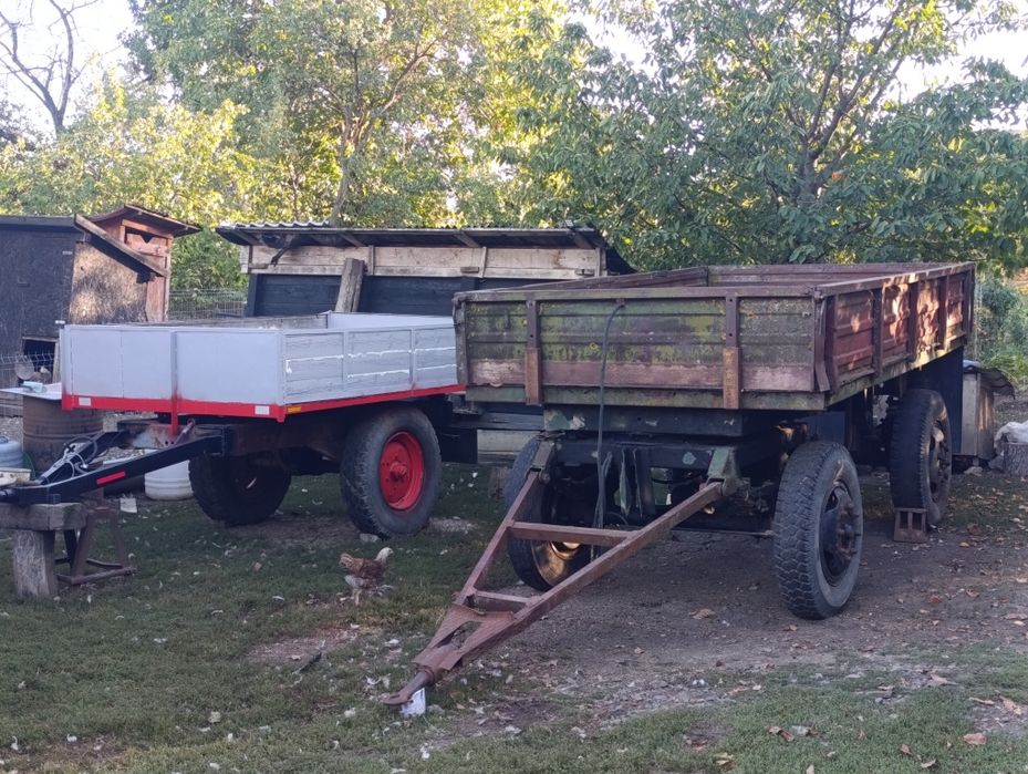 Vând remorca agricola RM 5 și remorca agricola pe o axă basculabila pe spate