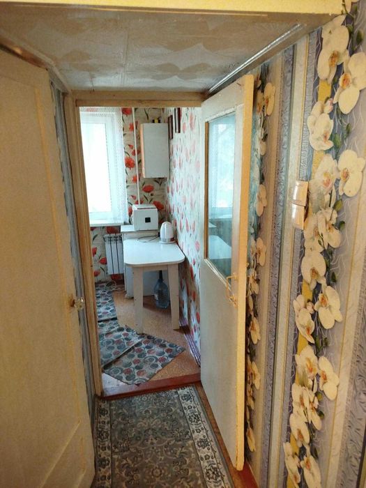 2 комн. кв. в 6 микрорайоне 2 эт. не угловая