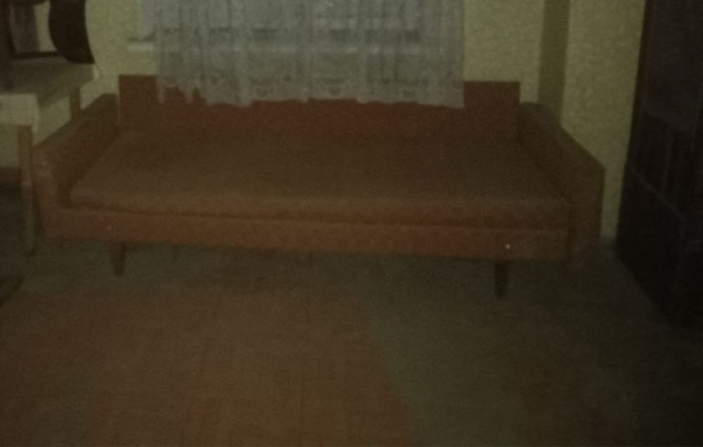 Продаются тахта,стол,сервант