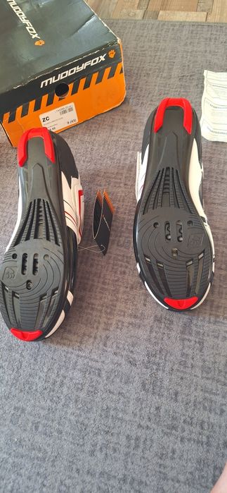 Pantofi sport pentru ciclism