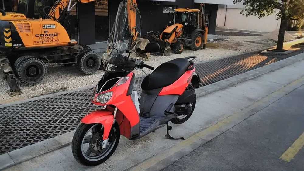 Априлия Спорт Сити 200 см3, 2006 година, 35К км, 300 евро