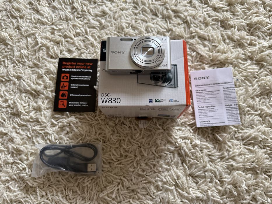 Camera compacta premium Sony w830 noua