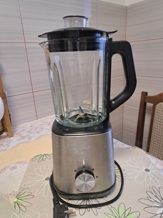 Blender AmazonBasics 1000W 1.5L negru argintiu