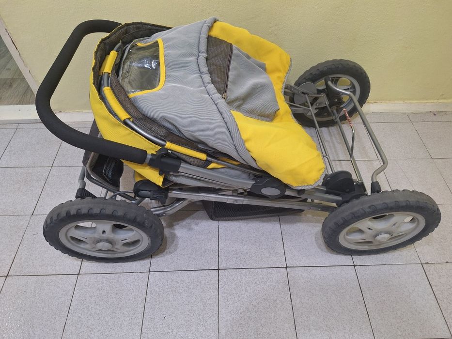 Продавам бебешка количка "Чиполино"