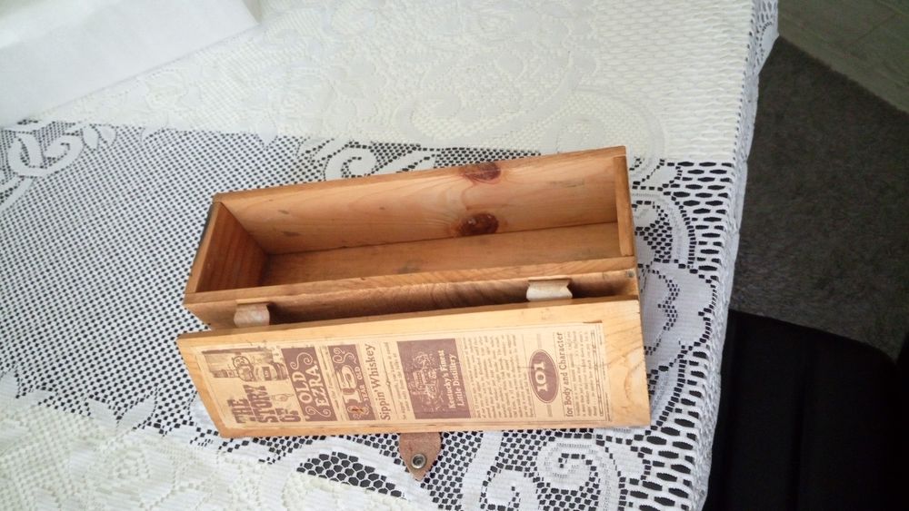 Колекционерска дървена кутия от уиски!