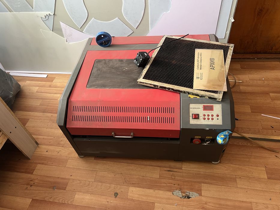 Продам лазерный станок. Рабочее поле 40 на 40.