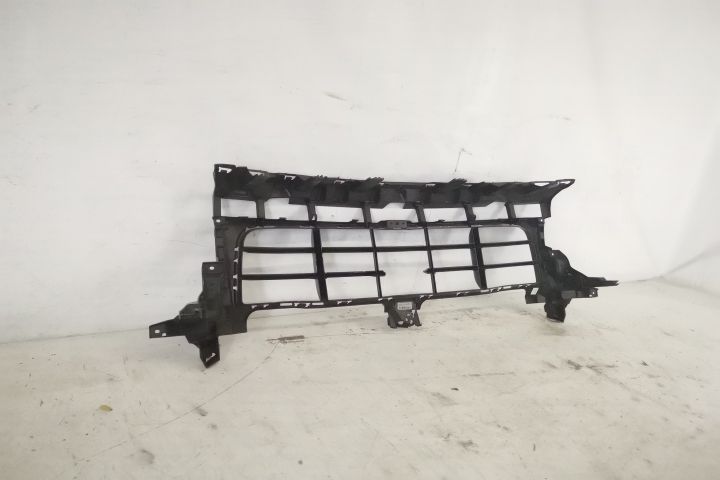 Порше Каиен / Porsche Cayenne Оригинална централна решетка в добро със